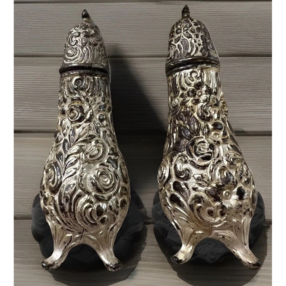 Vintage WB Mfg‎ Co Silver Tone Footed Salt and Pepper Shakers Floral